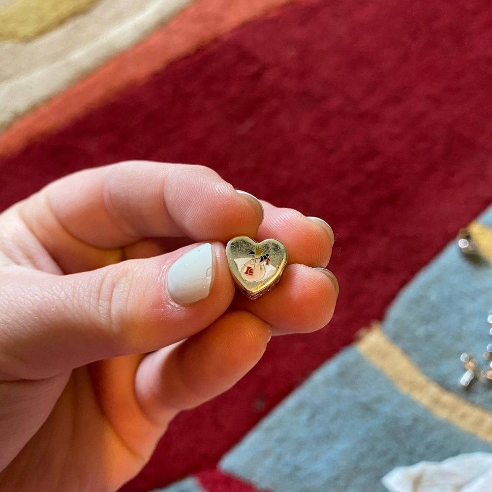 The Queen of hearts Disney Pandora Charm authentic